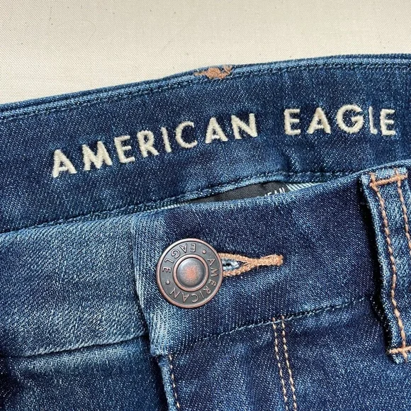 High-waist Ripped Jeans - Picture 2 of 4